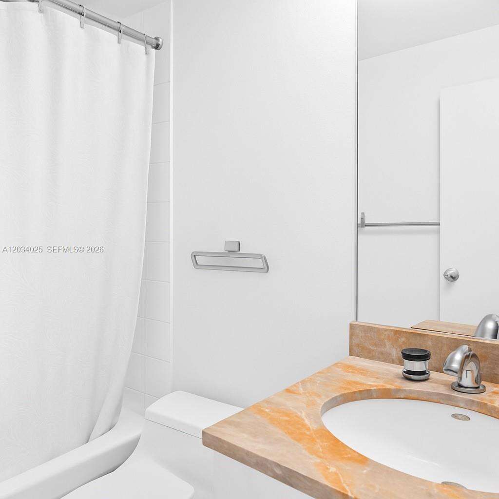 One Tequesta Point at 888 Brickell Key Dr, Miami, FL 33131 - For Rent photo 18