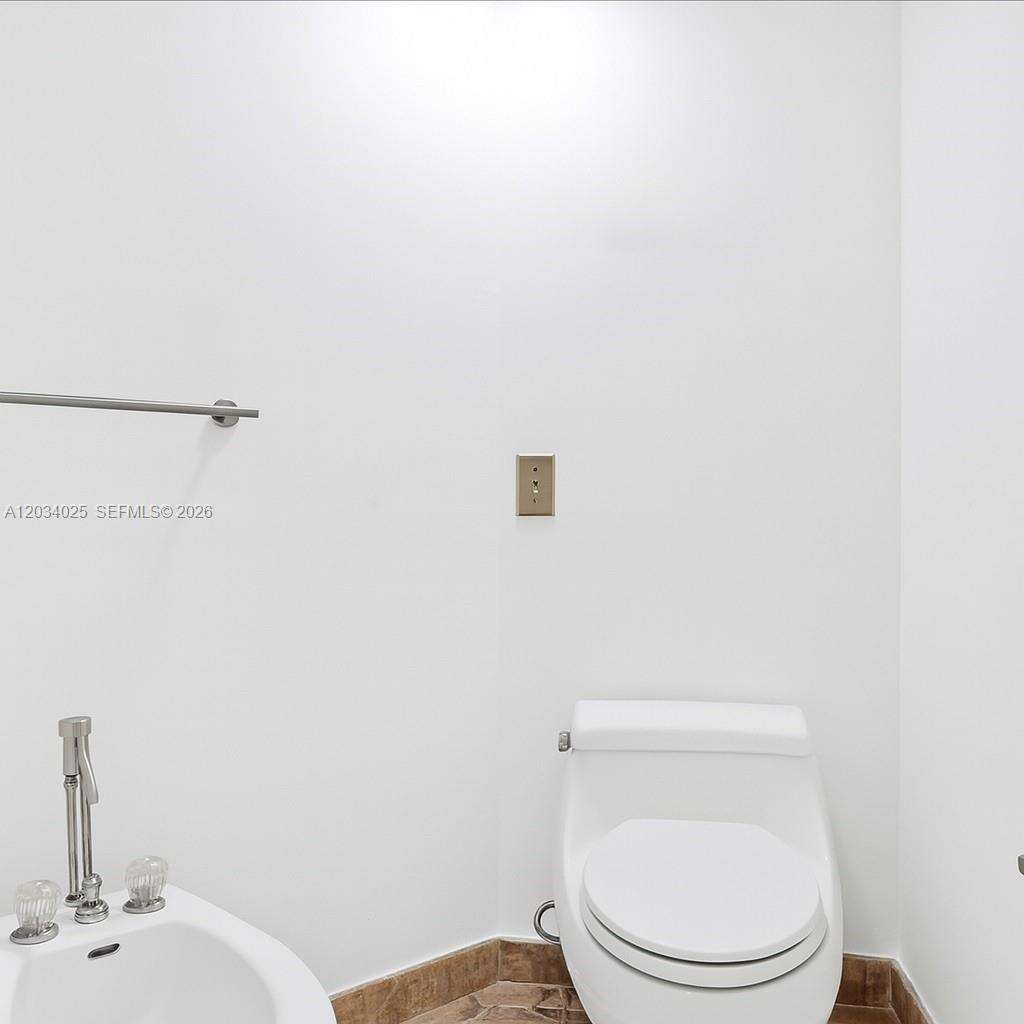 One Tequesta Point at 888 Brickell Key Dr, Miami, FL 33131 - For Rent photo 19