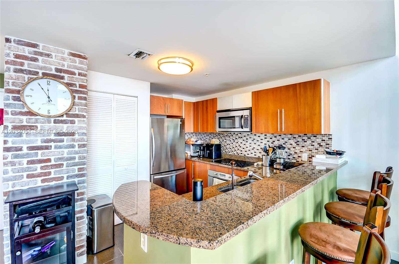 Met 1 at 300 Biscayne Bluv, Miami, FL 33131 - For Rent photo 2