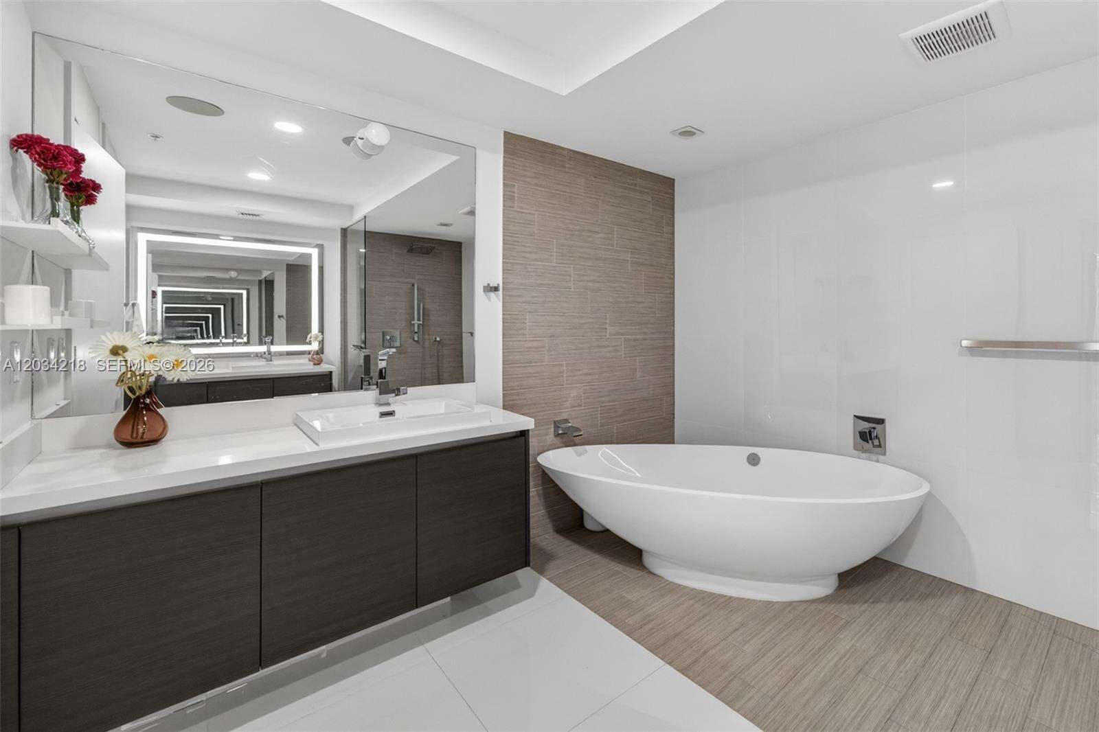 Parque Towers at 300 Sunny Isles Blvd, Sunny Isles Beach, FL 33160 - For Rent photo 32