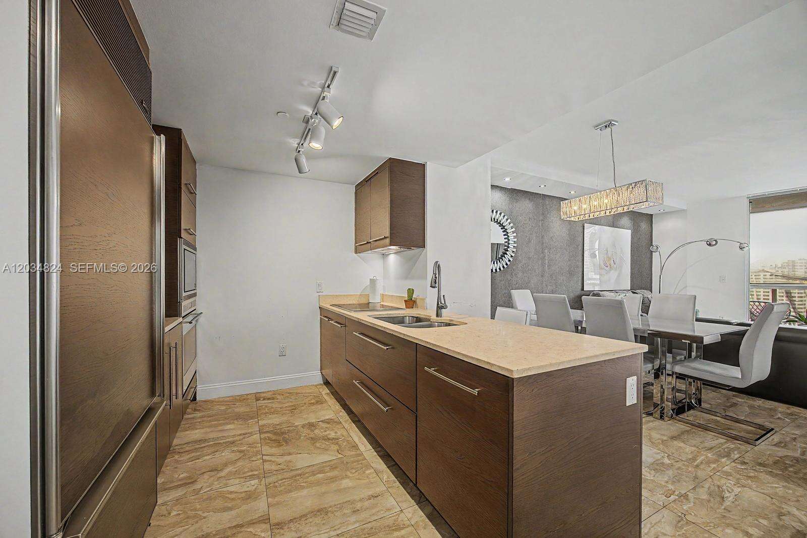 Icon Brickell 3 at 485 Brickell Ave, Miami, FL 33131 - For Rent photo 2