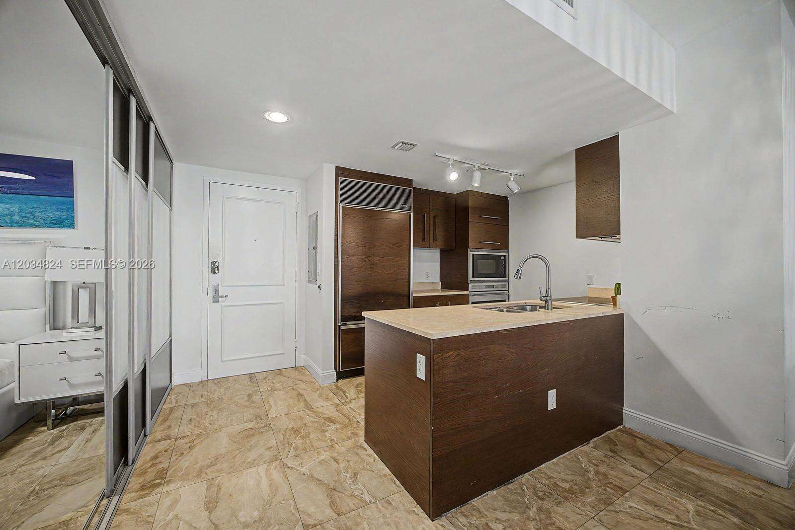 Icon Brickell 3 at 485 Brickell Ave, Miami, FL 33131 - For Rent photo 3