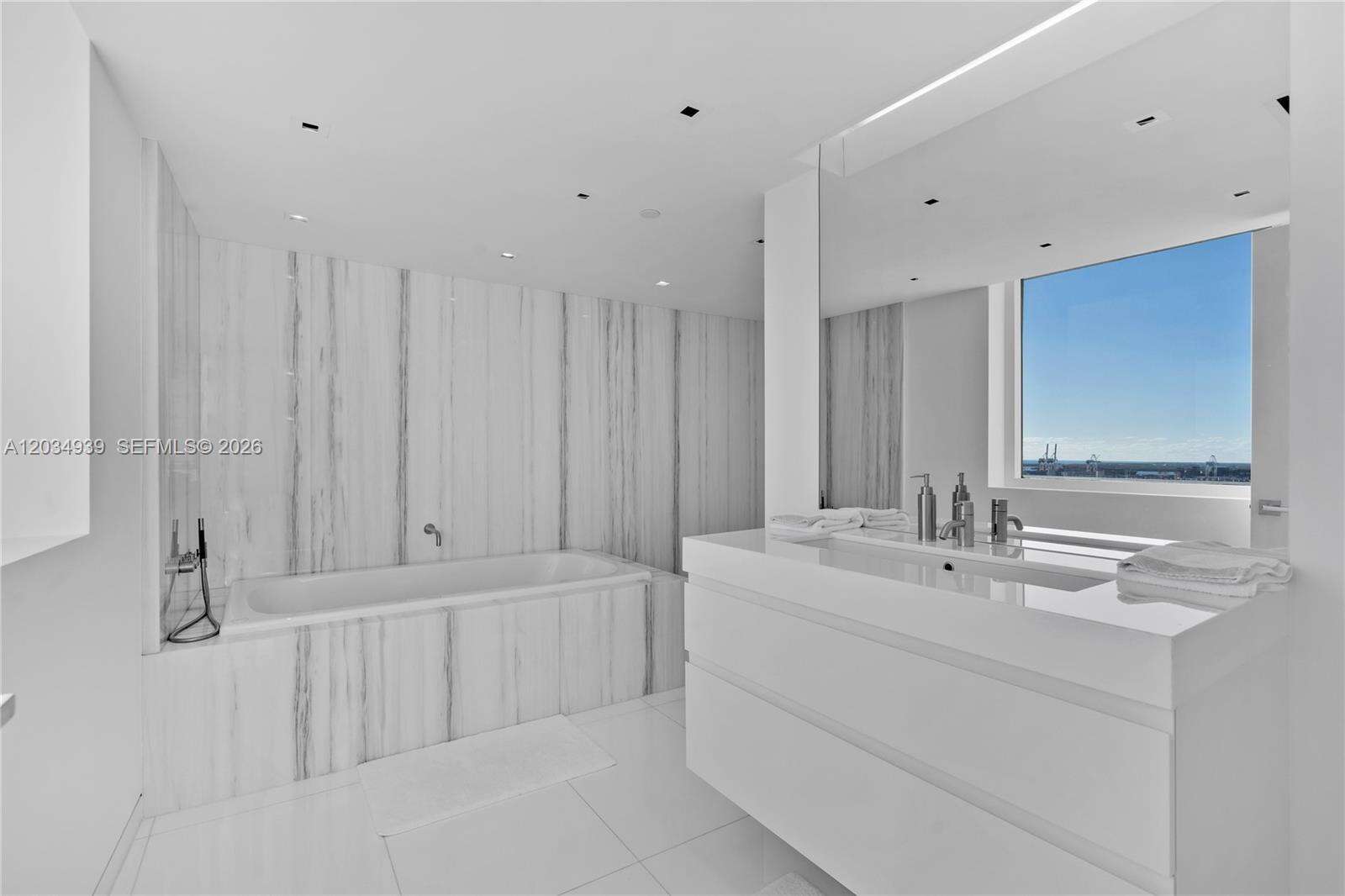 The Grand Venetian at 10 Venetian Way, Miami Beach, FL 33139 - For Rent photo 27