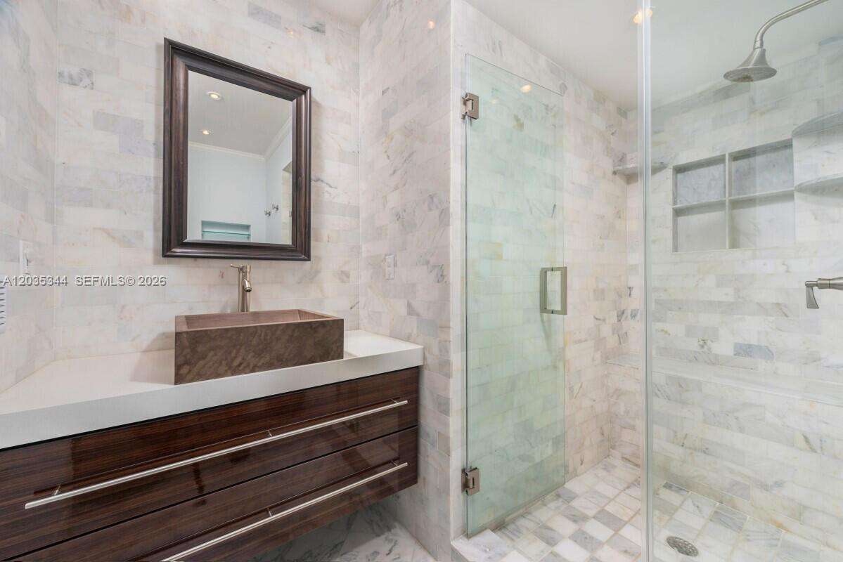 South Pointe Towers at 400 Pointe Dr, Miami Beach, FL 33139 - For Rent photo 16