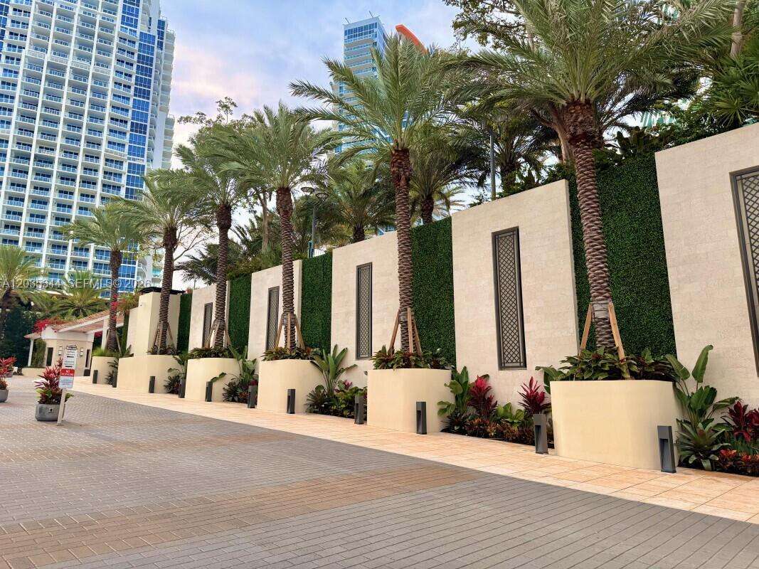 South Pointe Towers at 400 Pointe Dr, Miami Beach, FL 33139 - For Rent photo 26