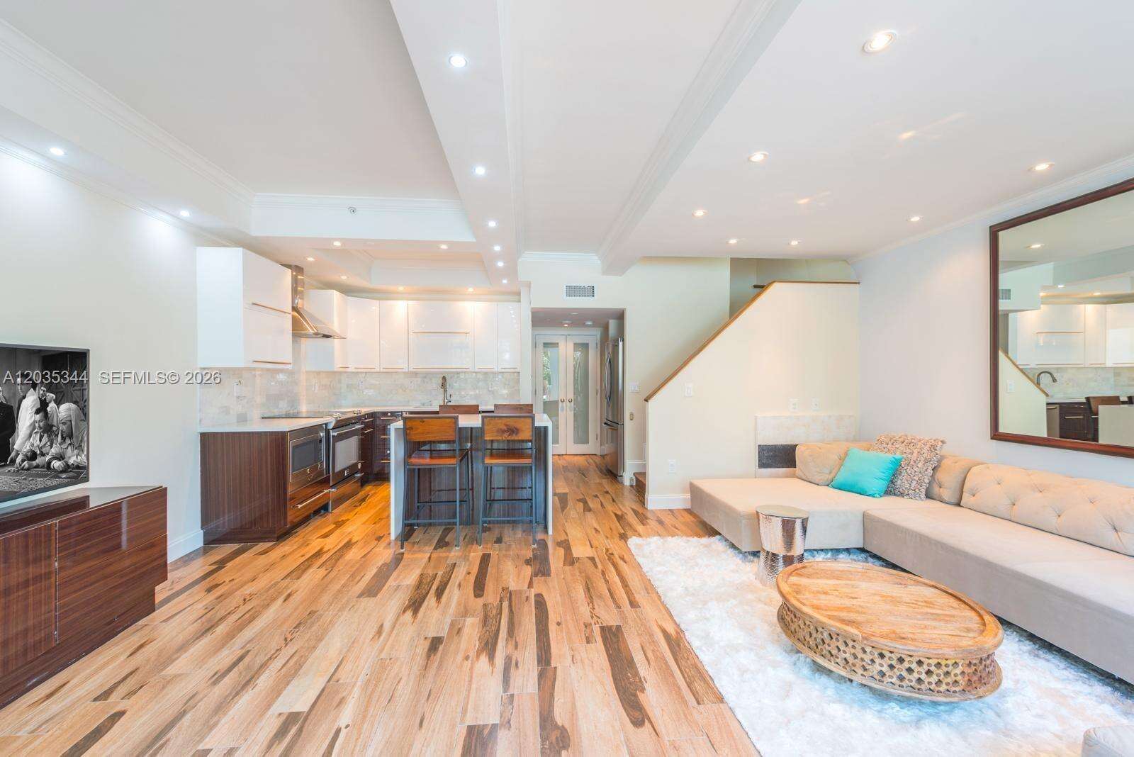 South Pointe Towers at 400 Pointe Dr, Miami Beach, FL 33139 - For Rent photo 4