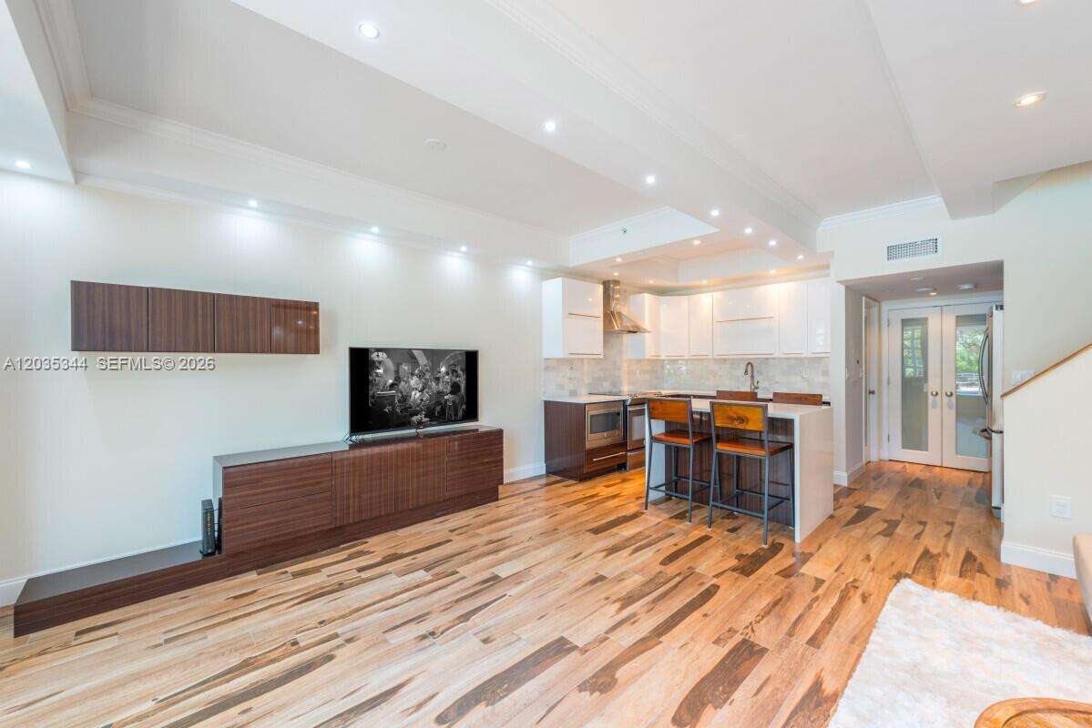 South Pointe Towers at 400 Pointe Dr, Miami Beach, FL 33139 - For Rent photo 7