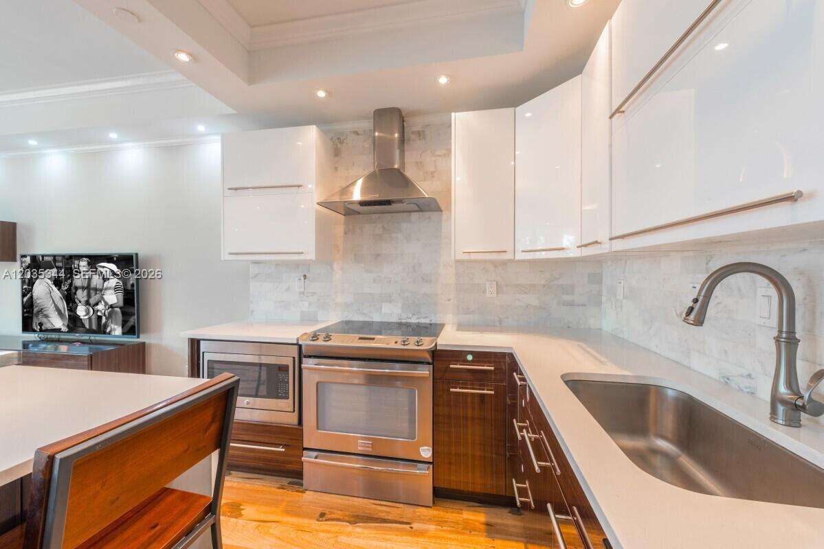 South Pointe Towers at 400 Pointe Dr, Miami Beach, FL 33139 - For Rent photo 9