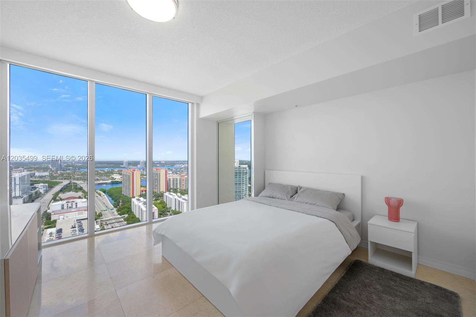 La Perla at 16699 Collins Ave, Sunny Isles Beach, FL 33160 - For Rent photo 11