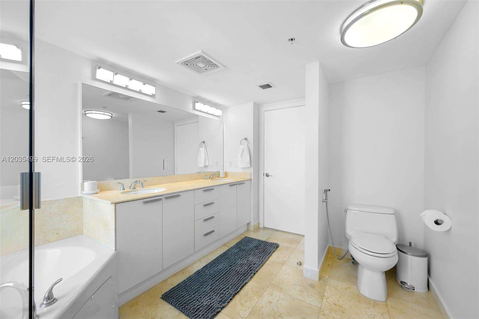 La Perla at 16699 Collins Ave, Sunny Isles Beach, FL 33160 - For Rent photo 19