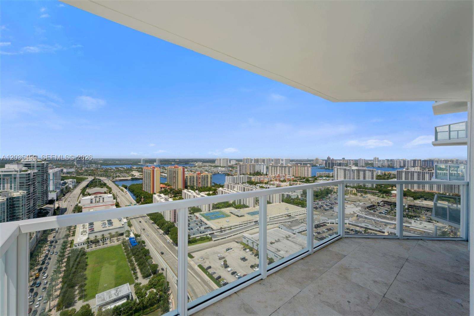 La Perla at 16699 Collins Ave, Sunny Isles Beach, FL 33160 - For Rent photo 22