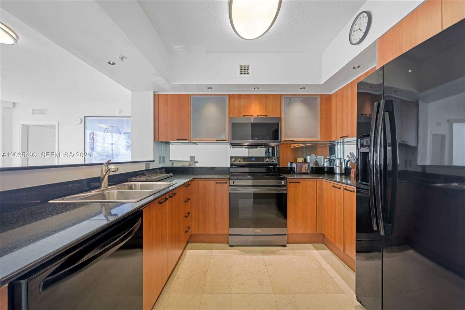 La Perla at 16699 Collins Ave, Sunny Isles Beach, FL 33160 - For Rent photo 7