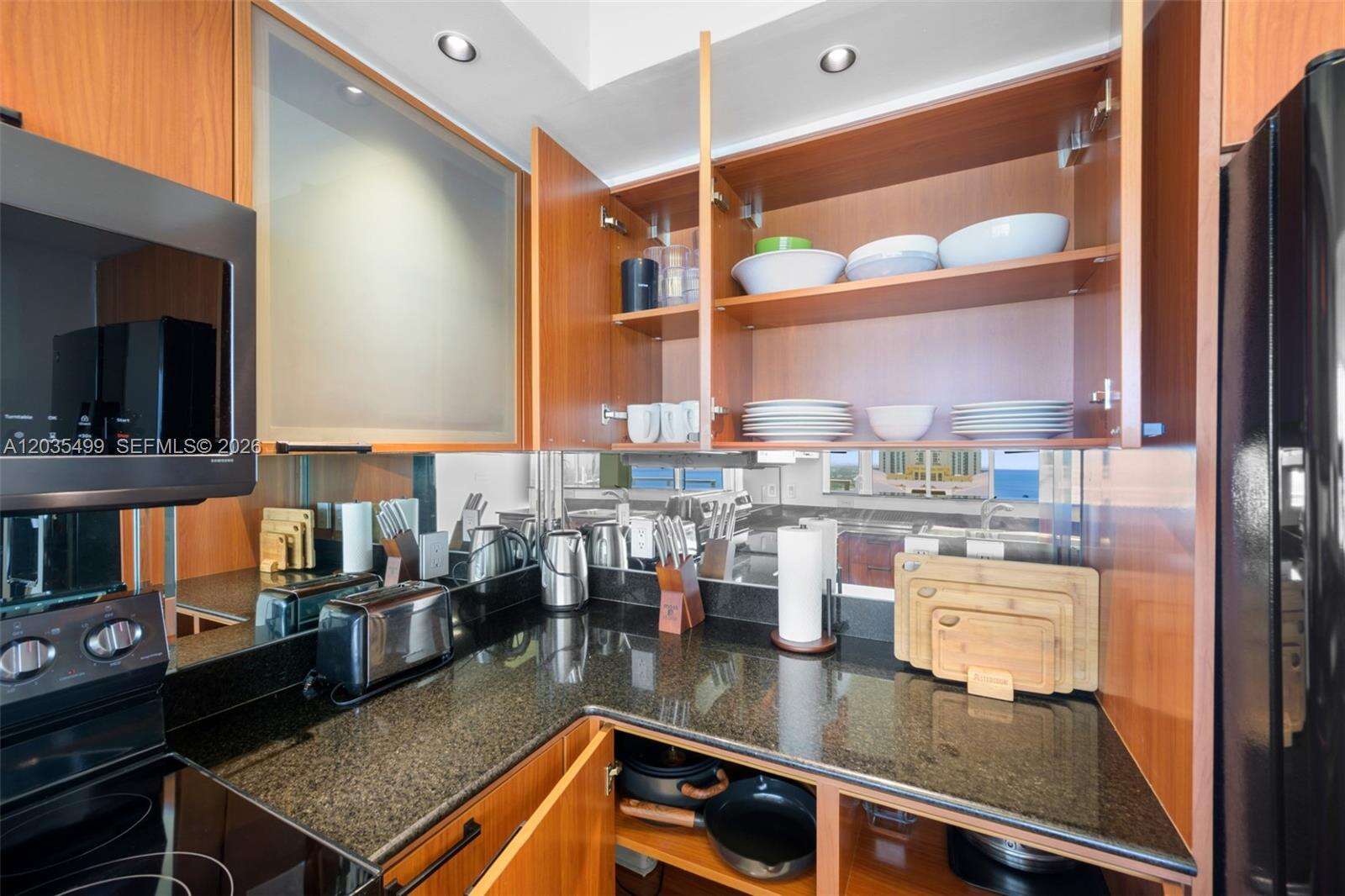 La Perla at 16699 Collins Ave, Sunny Isles Beach, FL 33160 - For Rent photo 8