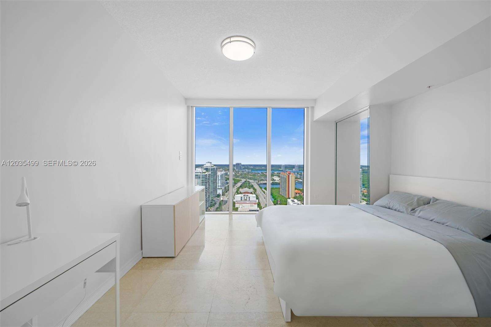 La Perla at 16699 Collins Ave, Sunny Isles Beach, FL 33160 - For Rent photo 10