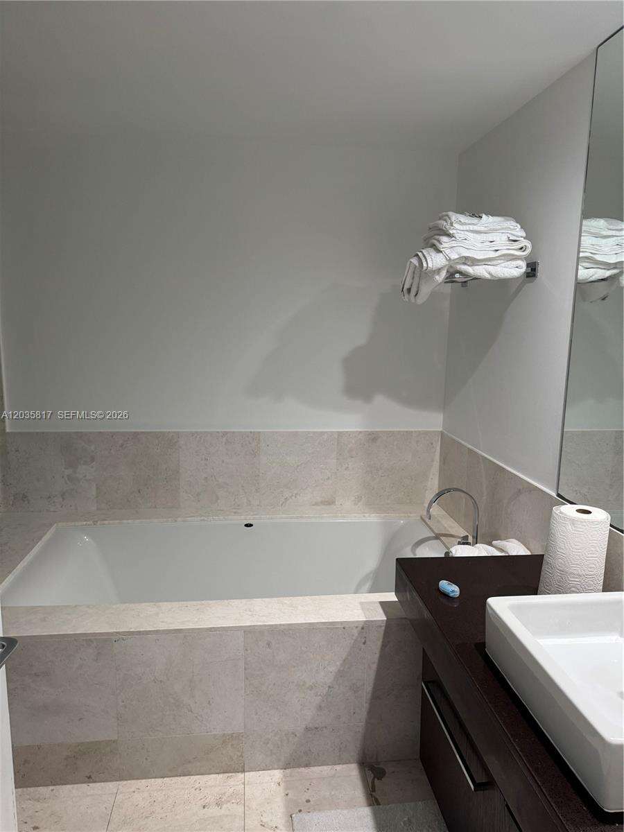 Jade Ocean at 17121 Collins Ave, Sunny Isles Beach, FL 33160 - For Rent photo 20