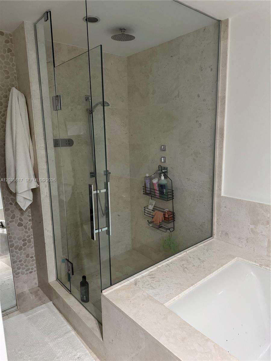 Jade Ocean at 17121 Collins Ave, Sunny Isles Beach, FL 33160 - For Rent photo 21