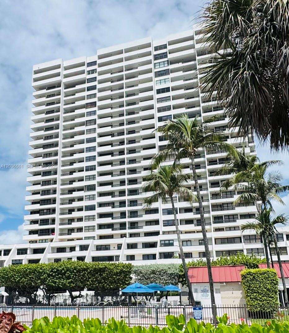 Club Atlantis at 2555 Collins Ave, Miami Beach, FL 33140 - For Rent photo 18