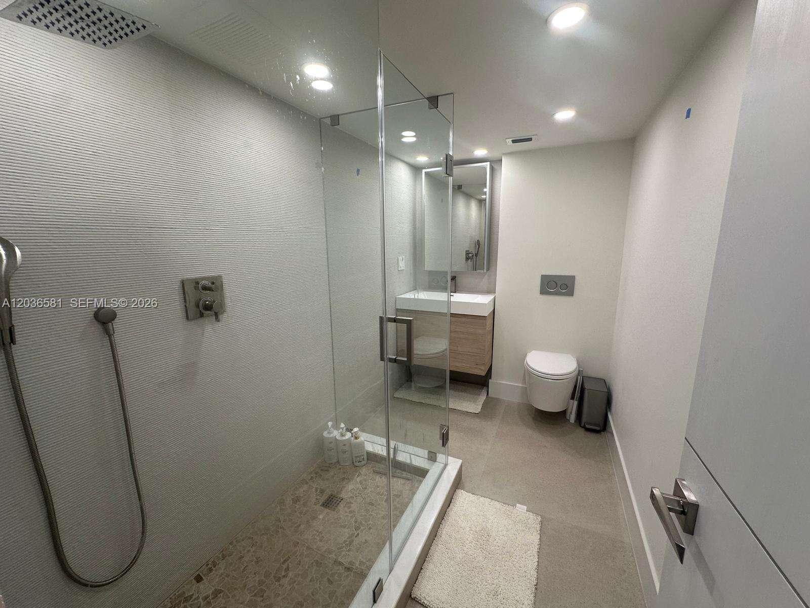 Club Atlantis at 2555 Collins Ave, Miami Beach, FL 33140 - For Rent photo 4