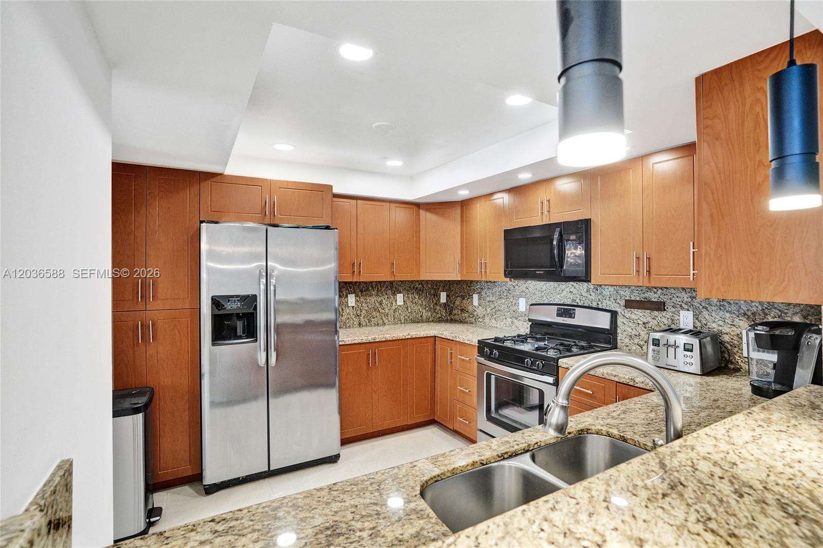 Parker Plaza at 2030 Ocean Dr, Hallandale Beach, FL 33009 - For Rent photo 8