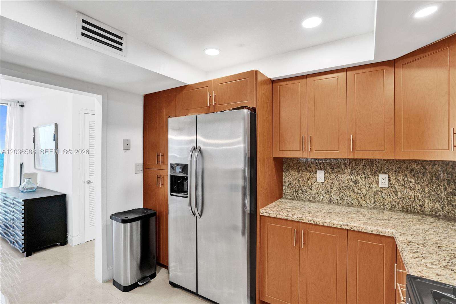 Parker Plaza at 2030 Ocean Dr, Hallandale Beach, FL 33009 - For Rent photo 9