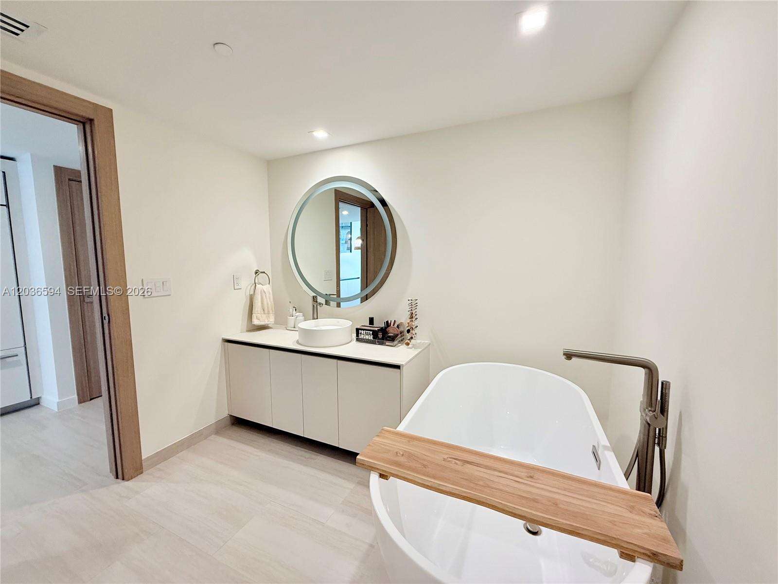 Icon Brickell 2 at 495 Brickell Ave, Miami, FL 33131 - For Rent photo 11