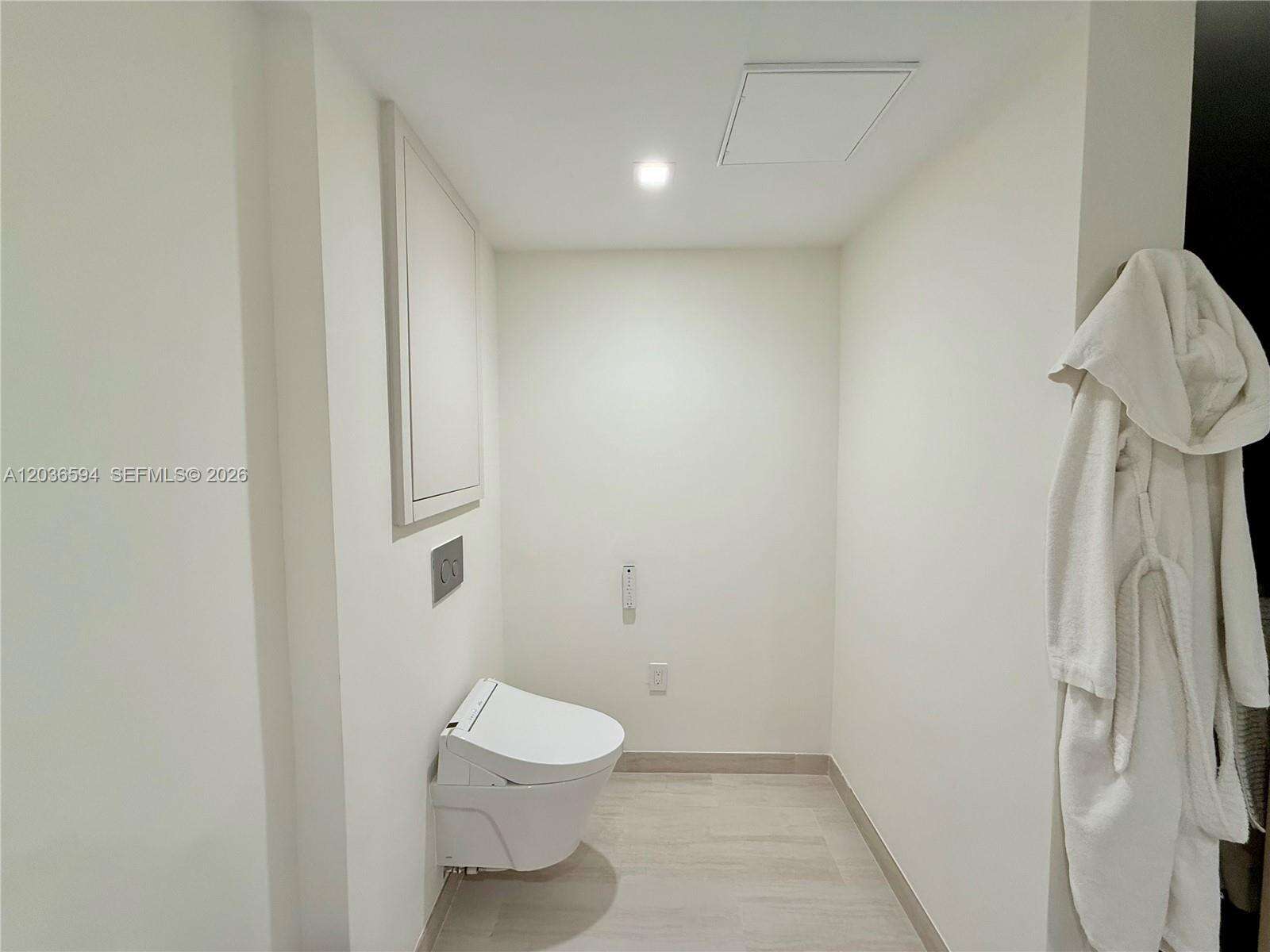 Icon Brickell 2 at 495 Brickell Ave, Miami, FL 33131 - For Rent photo 13