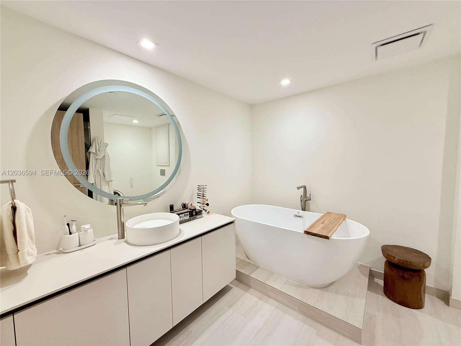 Icon Brickell 2 at 495 Brickell Ave, Miami, FL 33131 - For Rent photo 10