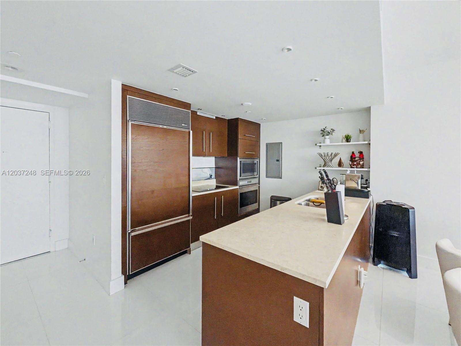Icon Brickell 1 at 465 Brickell Ave, Miami, FL 33131 - For Rent photo 4