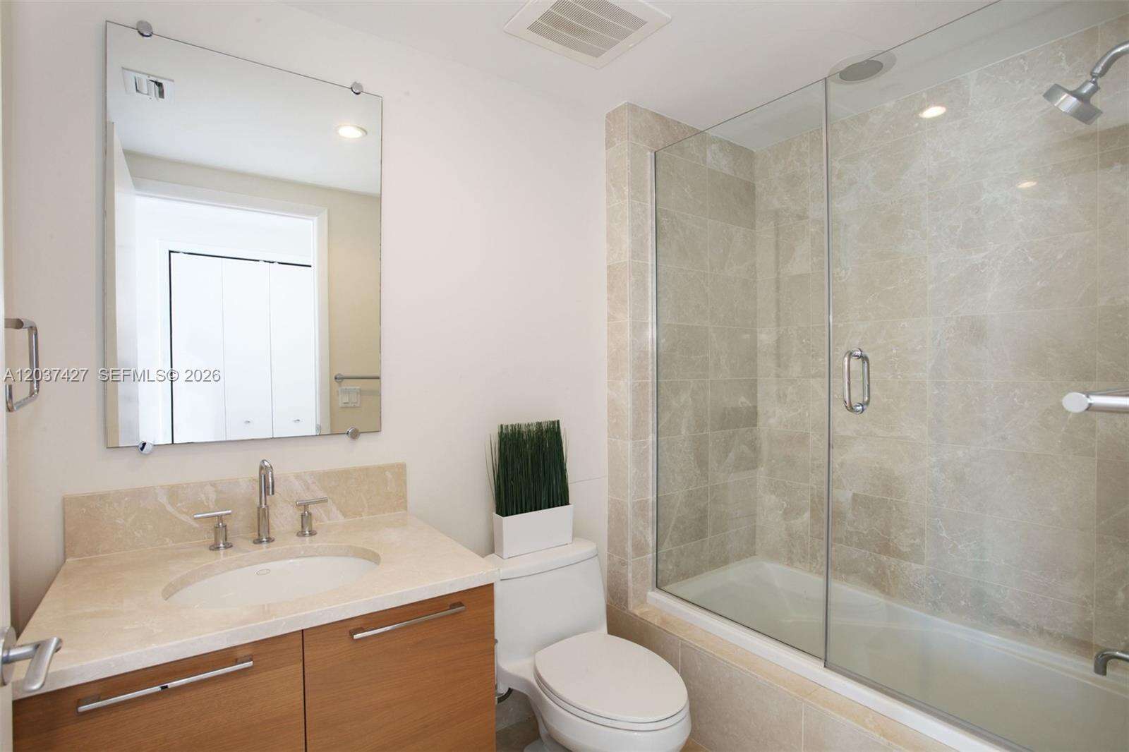 Jade Beach at 17001 Collins Ave, Sunny Isles Beach, FL 33160 - For Rent photo 18