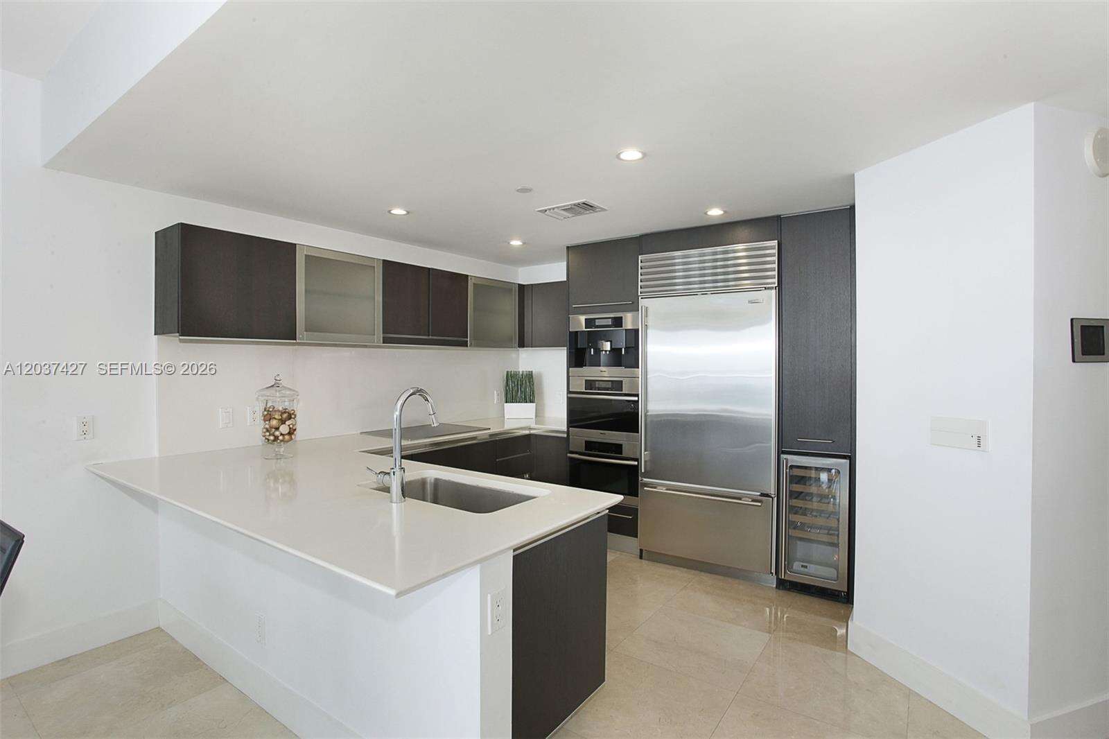 Jade Beach at 17001 Collins Ave, Sunny Isles Beach, FL 33160 - For Rent photo 10