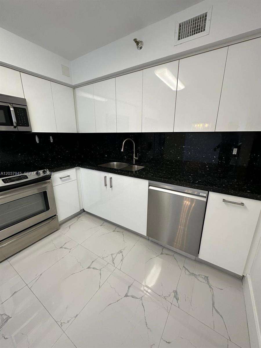 Mystic Pointe Tower 500 at 3530 Mystic Pointe Dr, Aventura, FL 33180 - For Rent photo 1