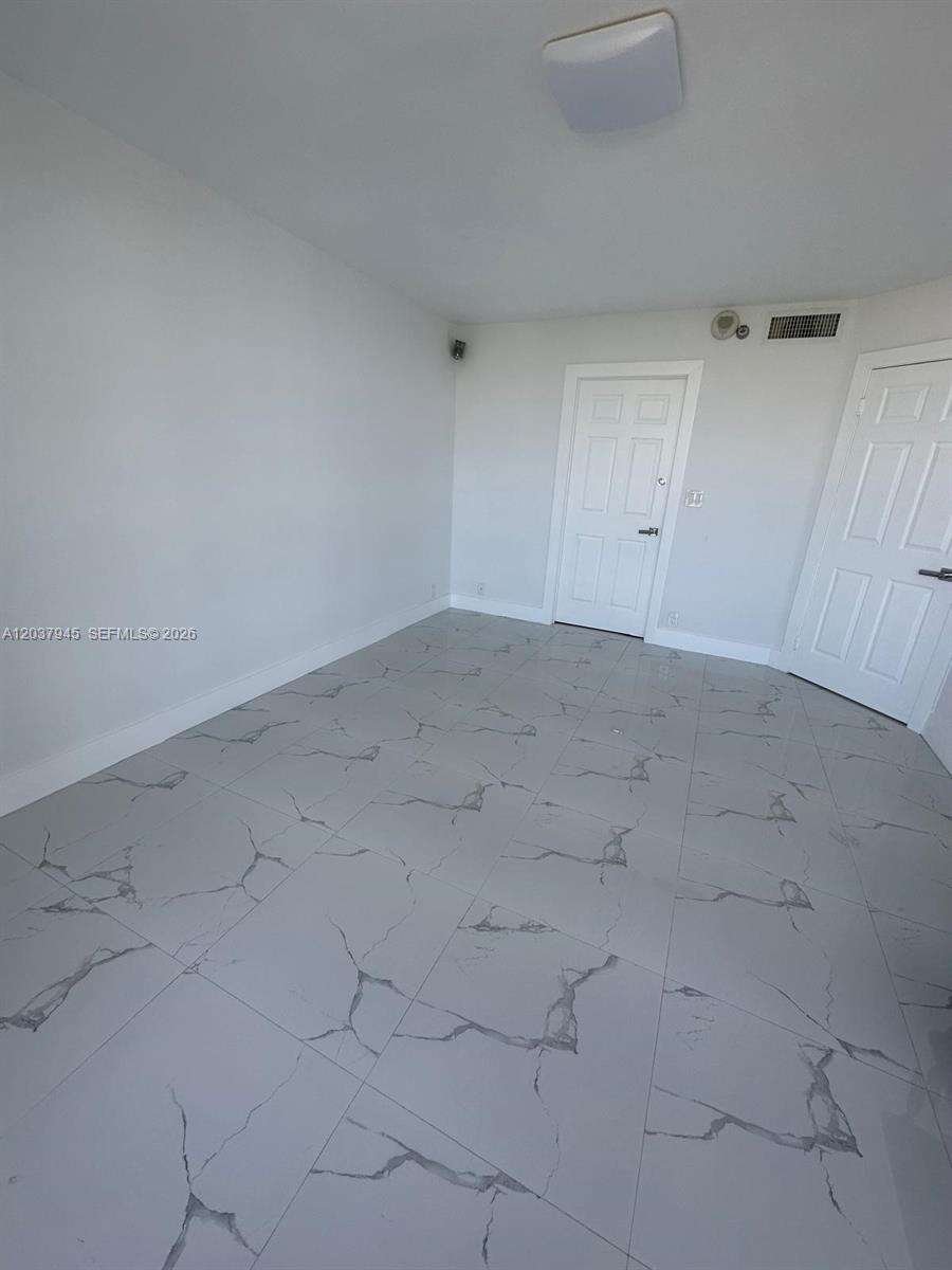 Mystic Pointe Tower 500 at 3530 Mystic Pointe Dr, Aventura, FL 33180 - For Rent photo 2