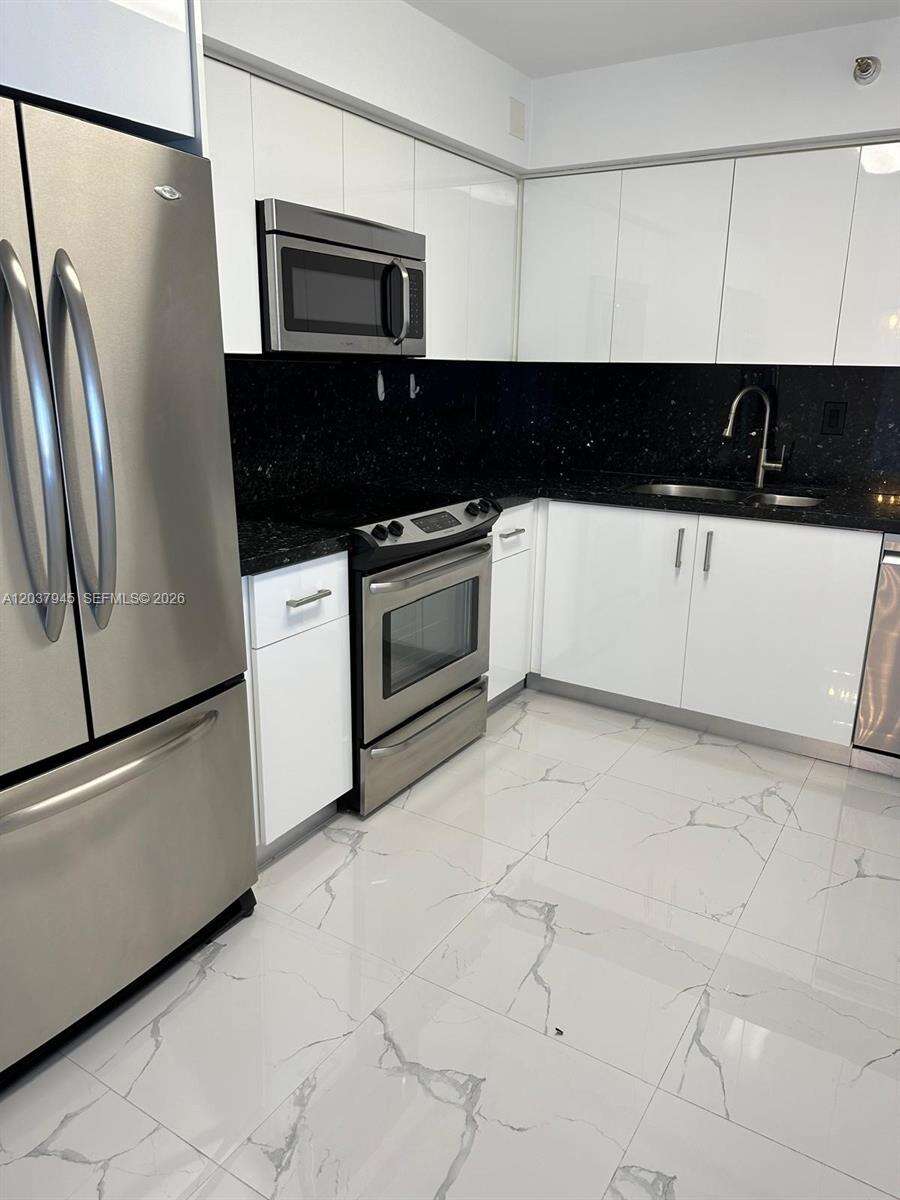 Mystic Pointe Tower 500 at 3530 Mystic Pointe Dr, Aventura, FL 33180 - For Rent photo 3