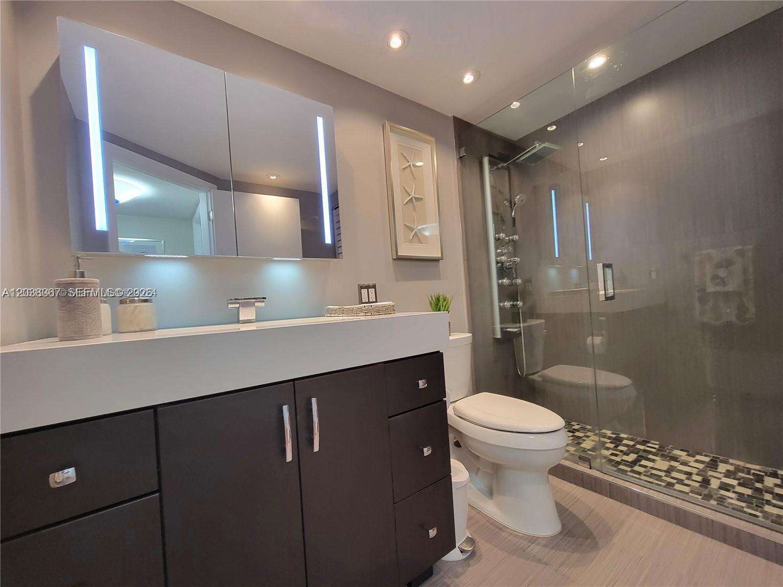 Parker Plaza at 2030 Ocean Dr, Hallandale Beach, FL 33009 - For Rent photo 12