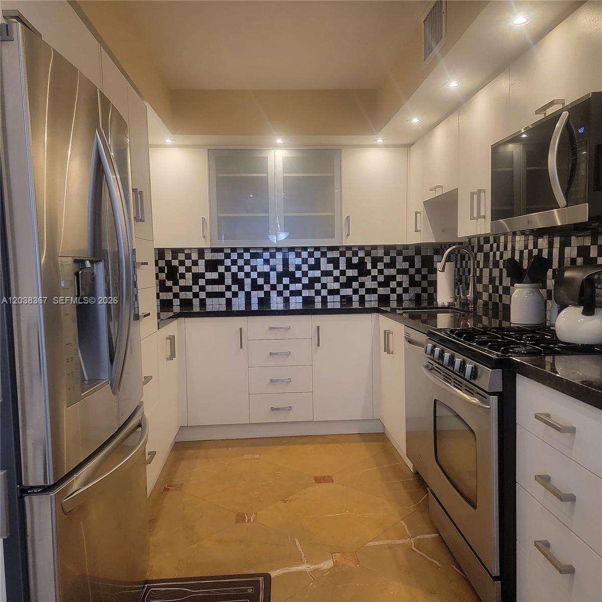 Parker Plaza at 2030 Ocean Dr, Hallandale Beach, FL 33009 - For Rent photo 3