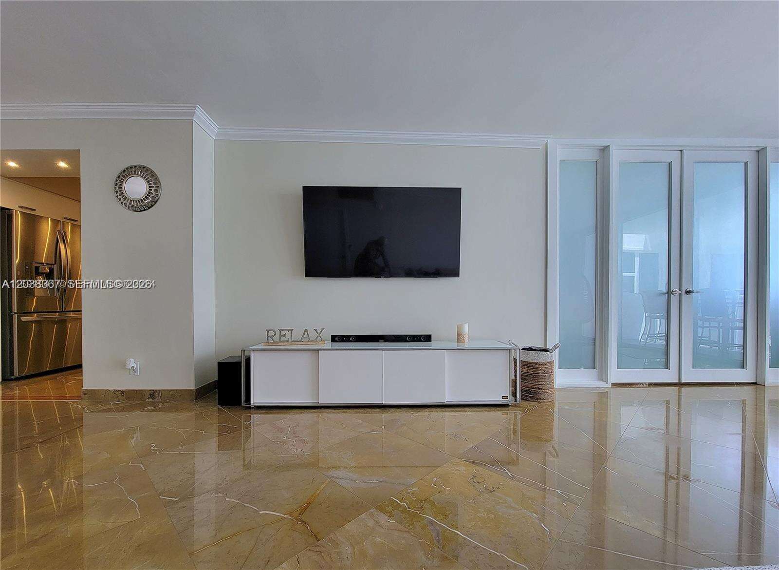 Parker Plaza at 2030 Ocean Dr, Hallandale Beach, FL 33009 - For Rent photo 9