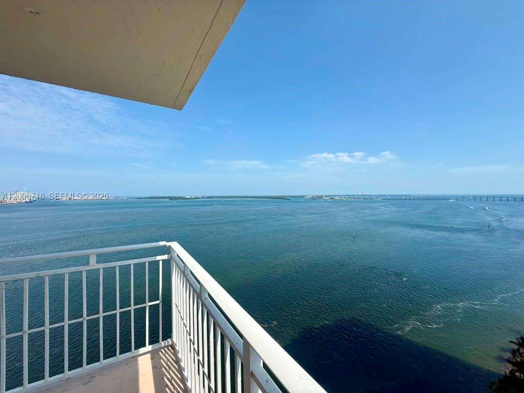 Isola at 770 Claughton Island Dr, Miami, FL 33131 - For Rent photo 2