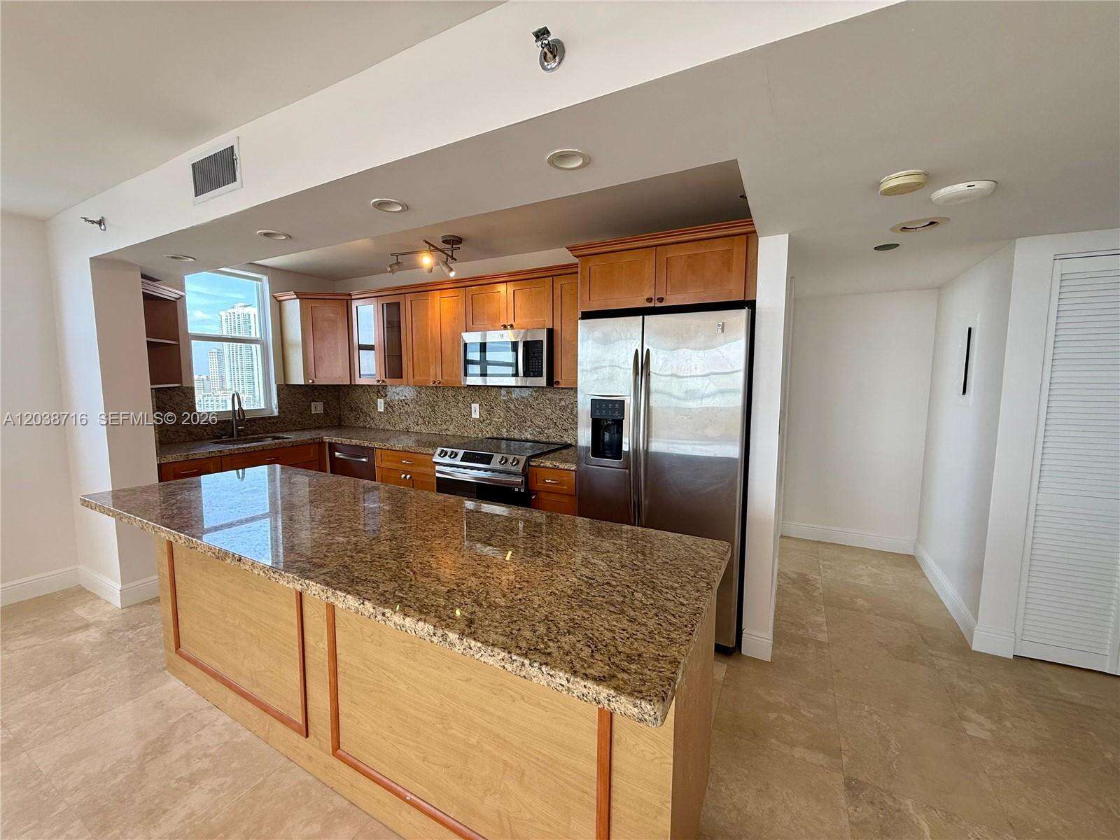 Isola at 770 Claughton Island Dr, Miami, FL 33131 - For Rent photo 4