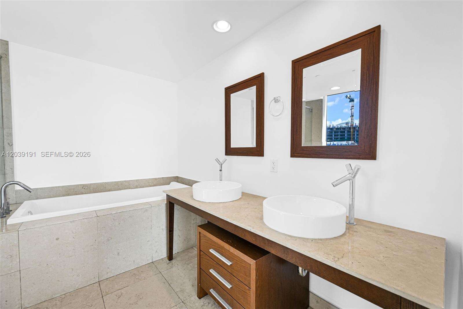 Icon Brickell 1 at 475 Brickell Ave, Miami, FL 33131 - For Rent photo 16