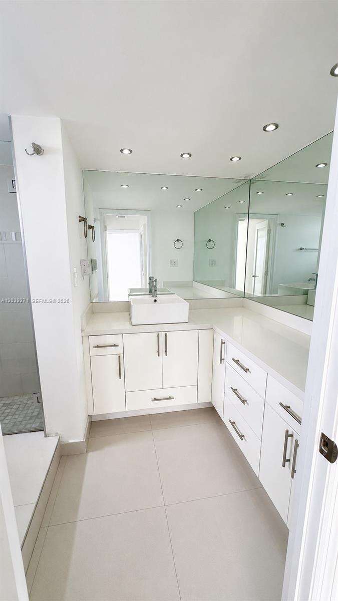Maison Grande at 6039 Collins Ave, Miami Beach, FL 33140 - For Rent photo 4