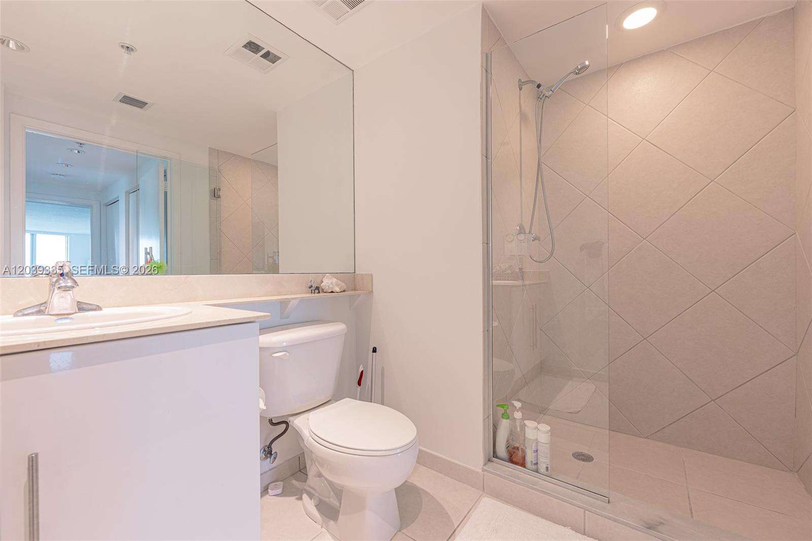 One Miami East at 335 Biscayne Blvd, Miami, FL 33131 - For Rent photo 13