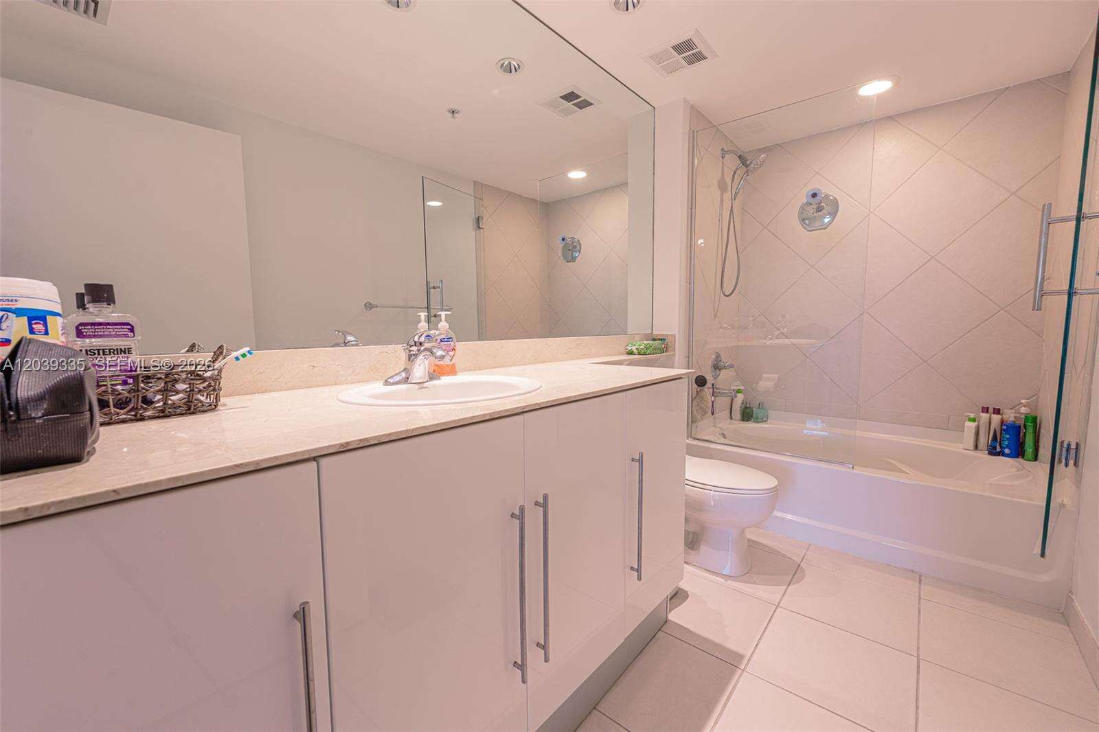 One Miami East at 335 Biscayne Blvd, Miami, FL 33131 - For Rent photo 16