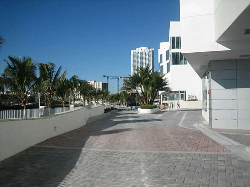 One Miami West at 325 Biscayne Blvd, Miami, FL 33131 - For Rent photo 22