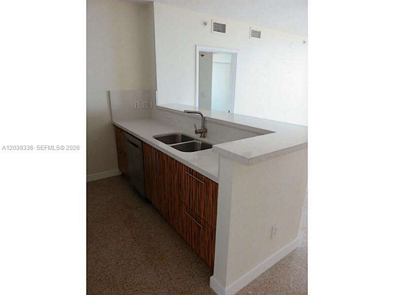 One Miami West at 325 Biscayne Blvd, Miami, FL 33131 - For Rent photo 8