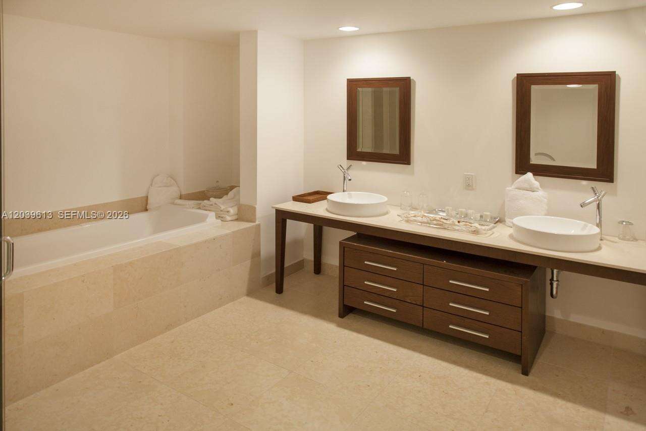 Icon Brickell 1 at 465 Brickell Ave, Miami, FL 33131 - For Rent photo 5