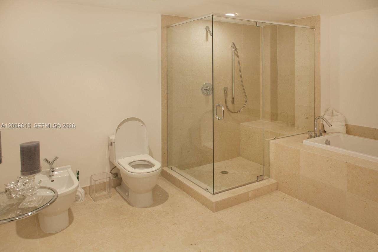 Icon Brickell 1 at 465 Brickell Ave, Miami, FL 33131 - For Rent photo 6