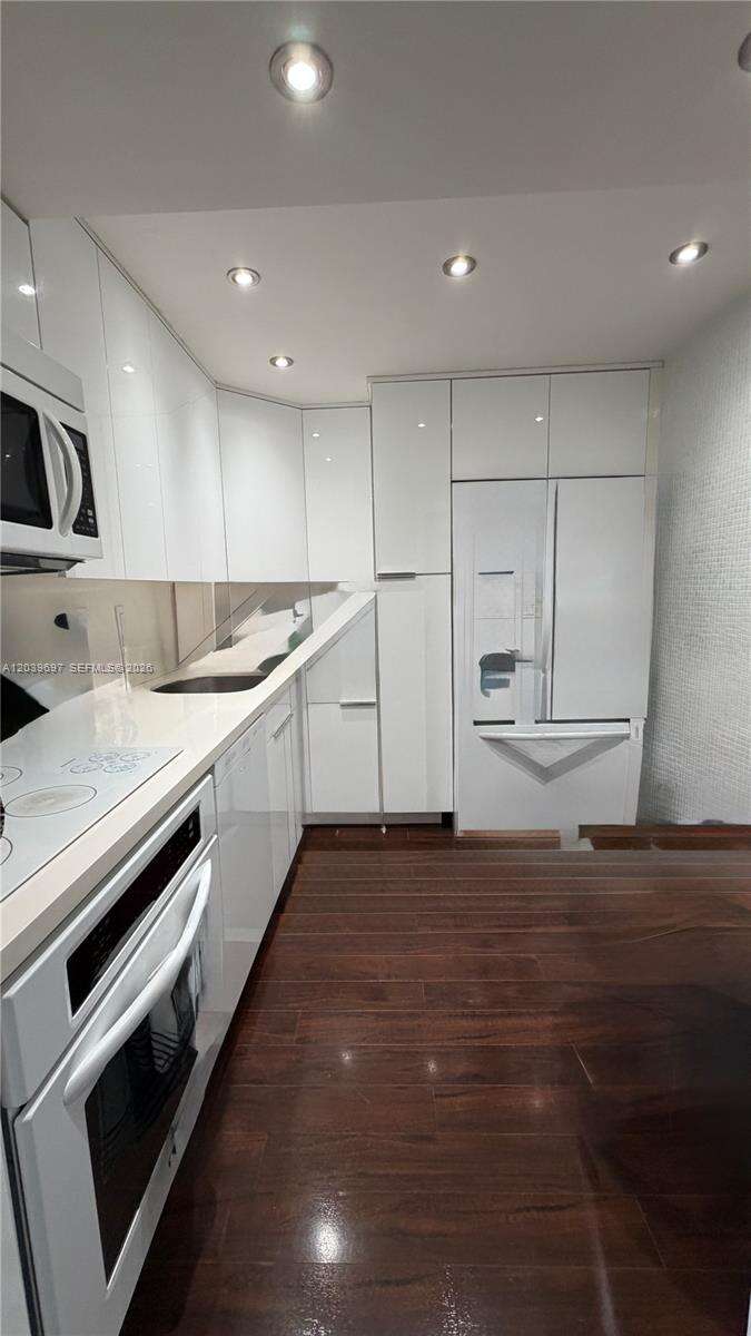 Flamenco Tower 1 at 3701 Country Club Dr, Aventura, FL 33180 - For Rent photo 11