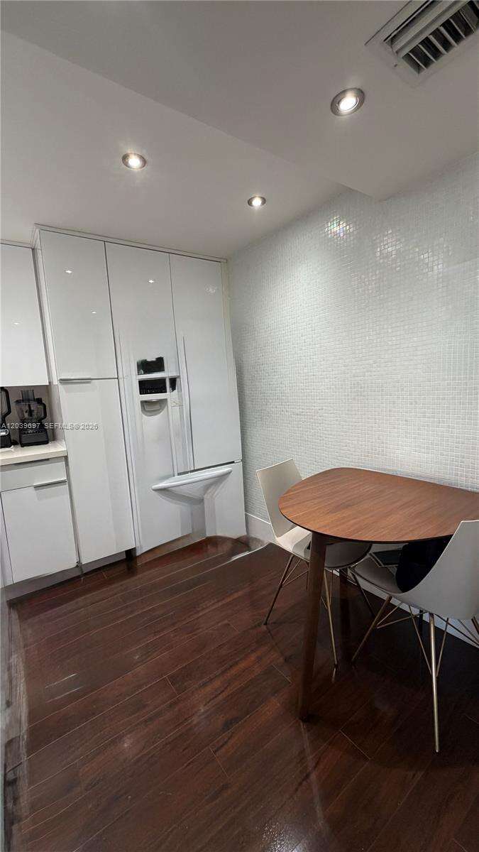 Flamenco Tower 1 at 3701 Country Club Dr, Aventura, FL 33180 - For Rent photo 12