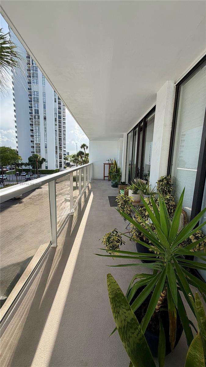 Flamenco Tower 1 at 3701 Country Club Dr, Aventura, FL 33180 - For Rent photo 28