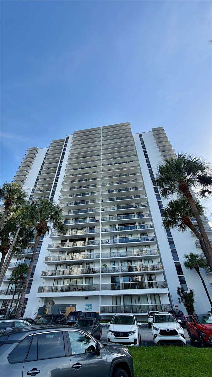 Flamenco Tower 1 at 3701 Country Club Dr, Aventura, FL 33180 - For Rent photo 33